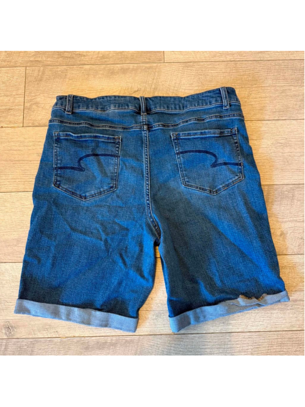 Women's Time and Tru Blue Jean Shorts Plus Size 16 - Picture 2 of 7